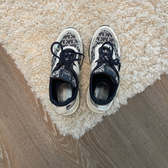 Michael Kors Olympia Monogram Sneakers. Women’s size 7 - Picture 2 of 7